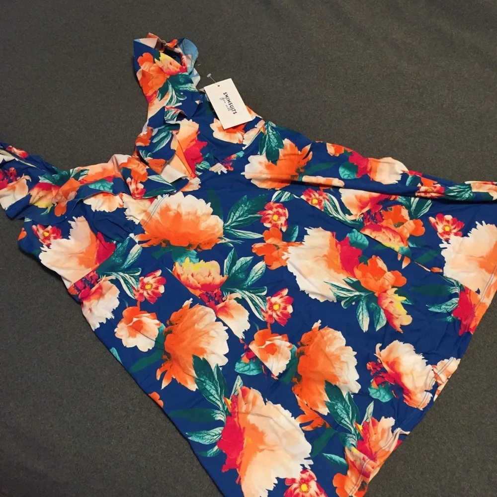 Nwt Ruffle Vneck Floral Swimdres Swimsuits For All